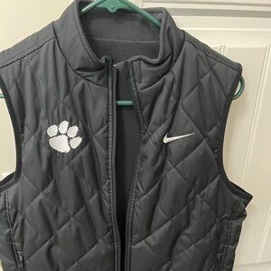 Nike women’s reversible fleece vest NWT